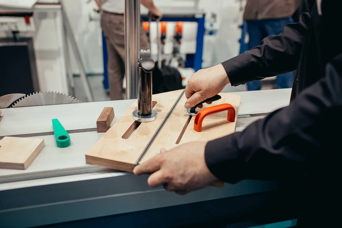 3. La découpe adaptée : scier sans (trop de) secours